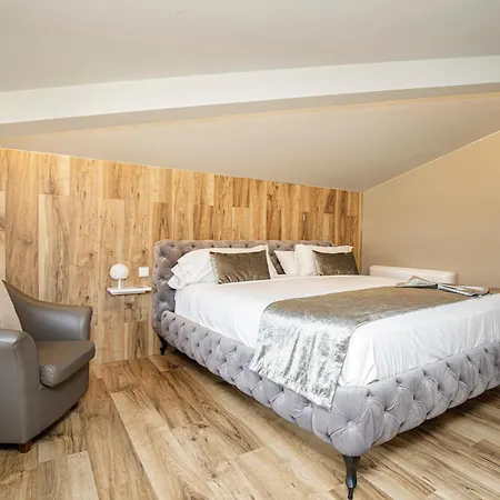 Les Clarisses Boutique Vic